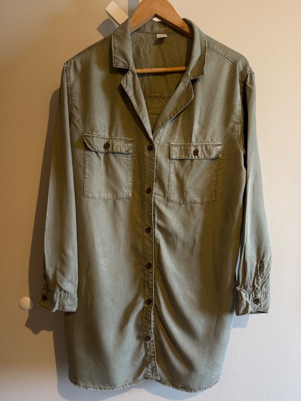 H&M hermannagræn skyrta síð