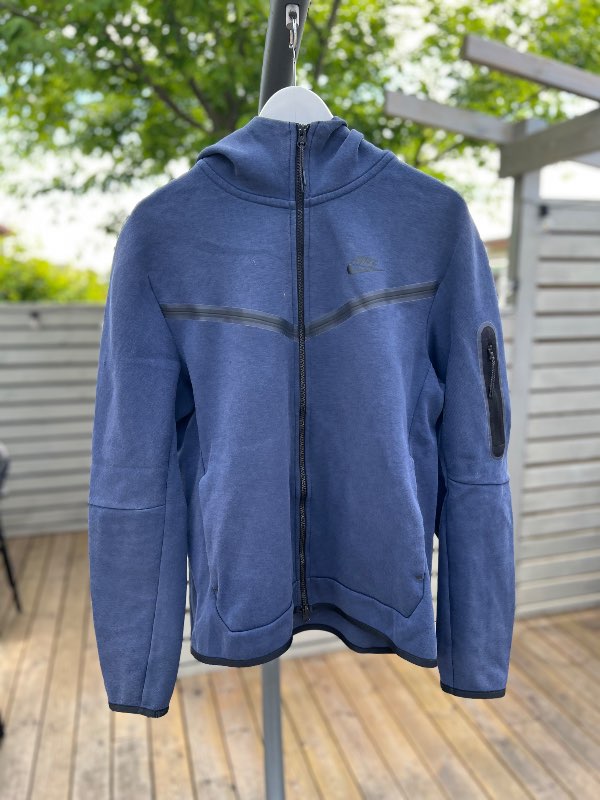 Nike Tech fleece peysa