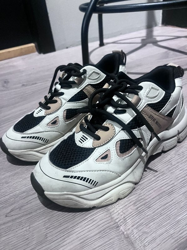 Strigaskór Steve Madden