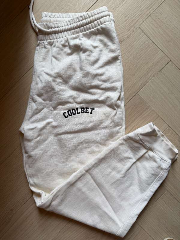 Hvítar coolbet joggingbuxur