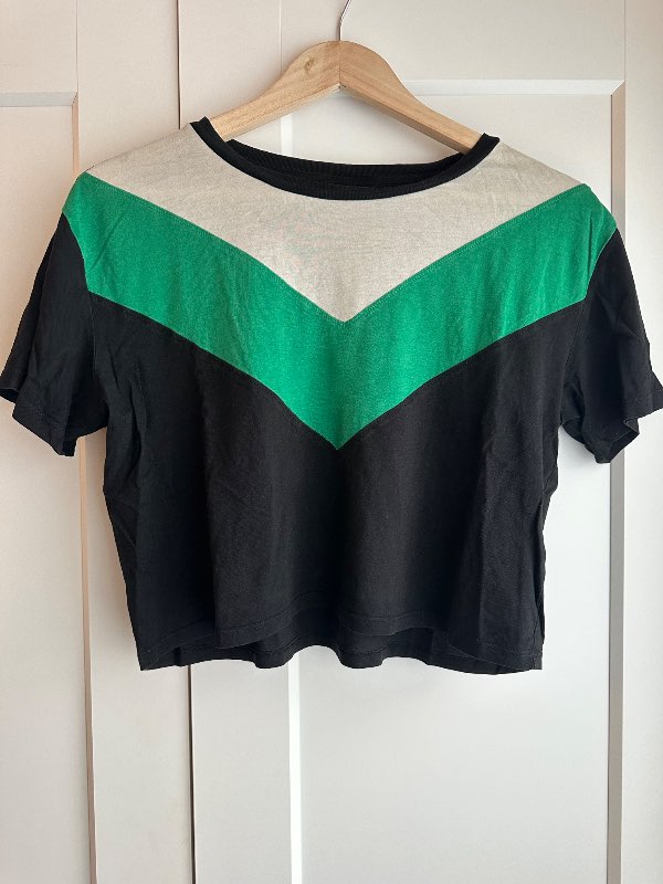 H&M svartur bolur með línum