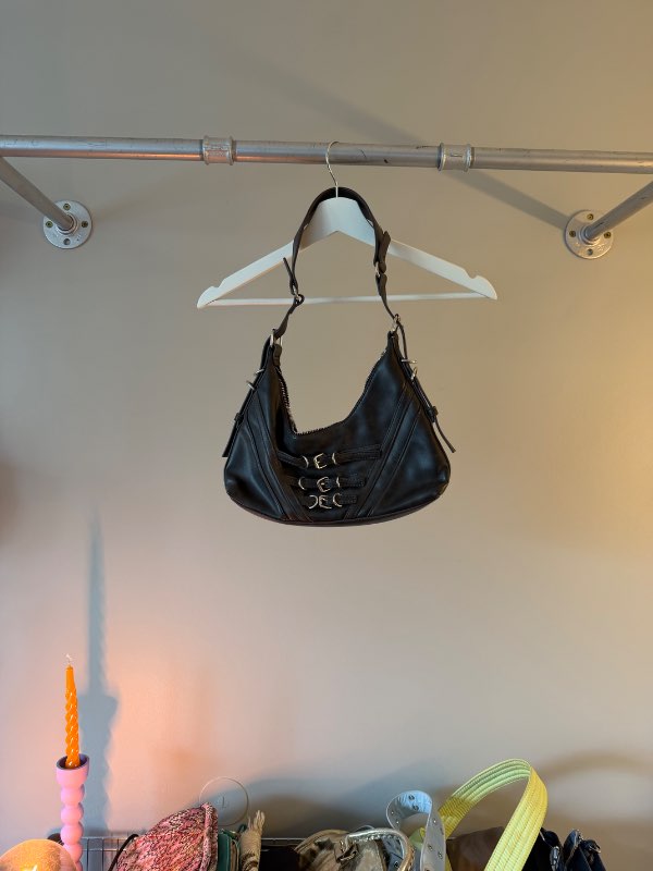 Grá taska með silfur detail - BERSHKA