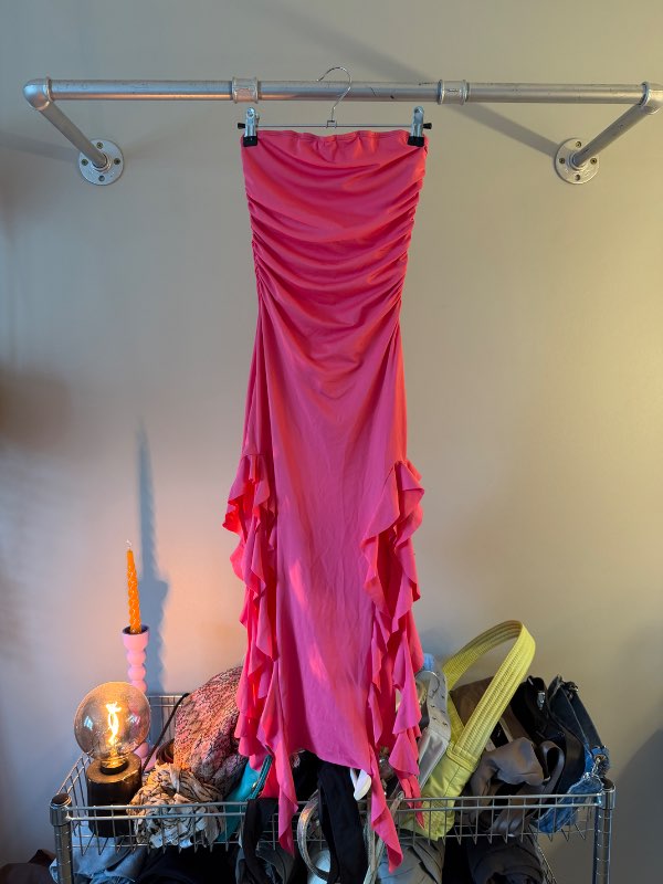 Neonbleikur frill kjóll