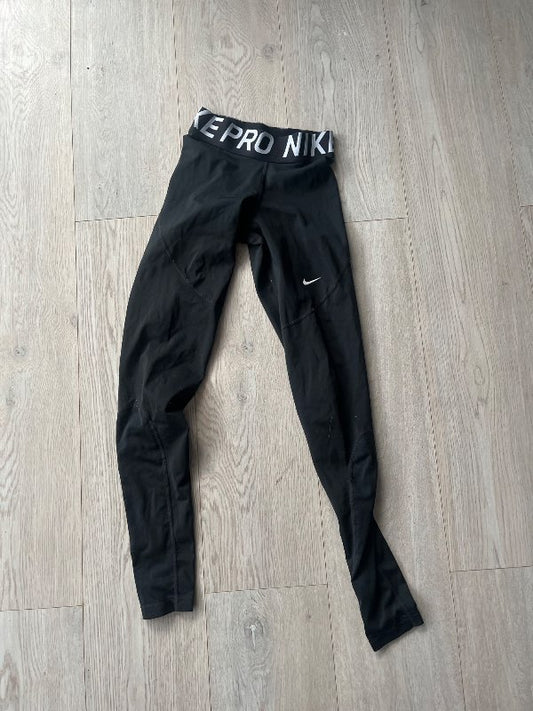 Nike æfingabuxur