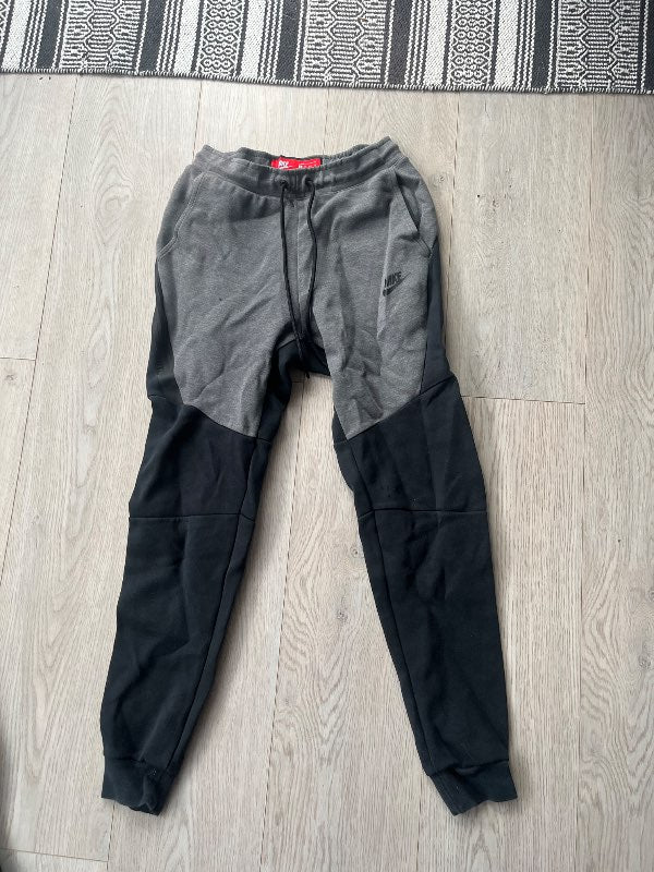 Nike buxur svarta grár