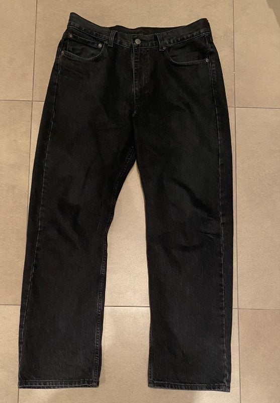 Levis svartar gallabuxur