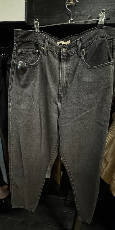 Levis high loose taper 31