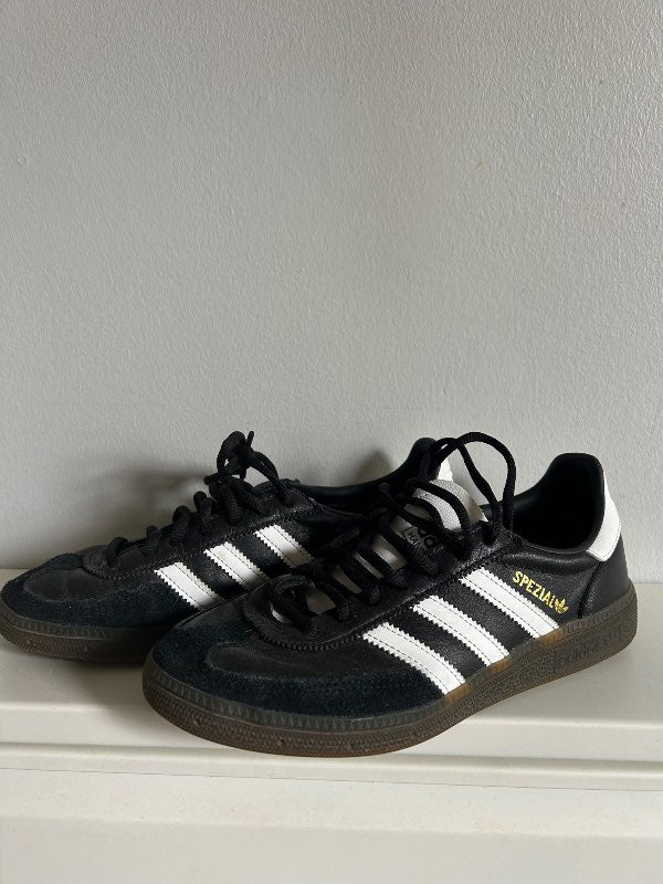 Adidas strigaskór