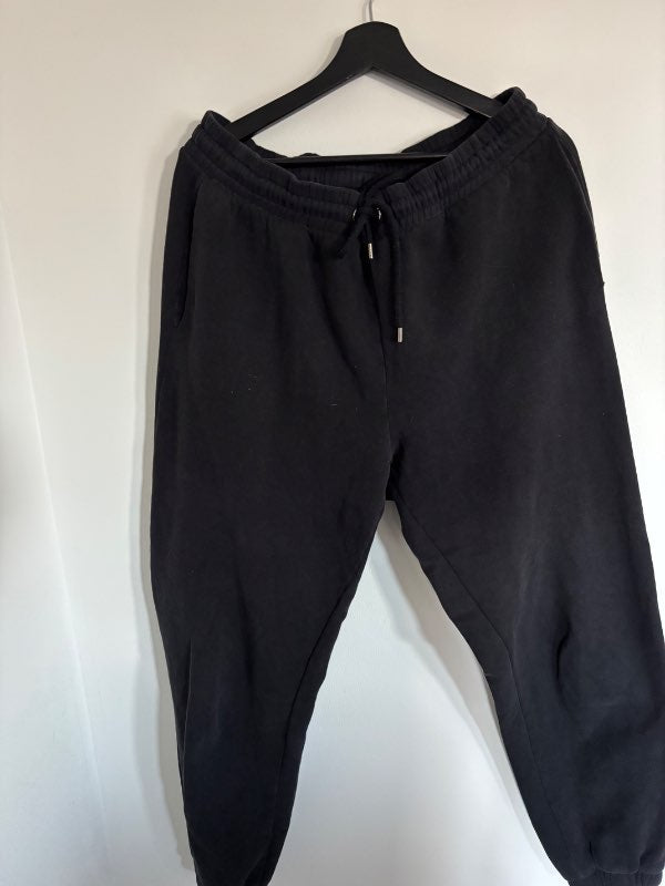 Monki - svartar joggingbuxur