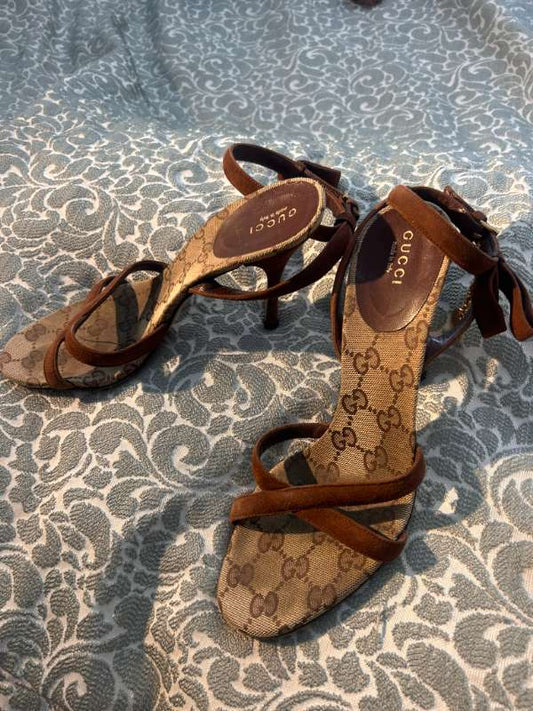 Gucci háhælar með böndum