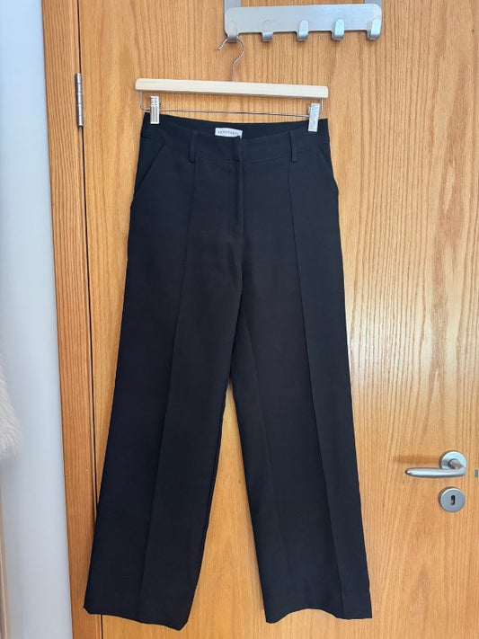 Venderbys svartar buxur
