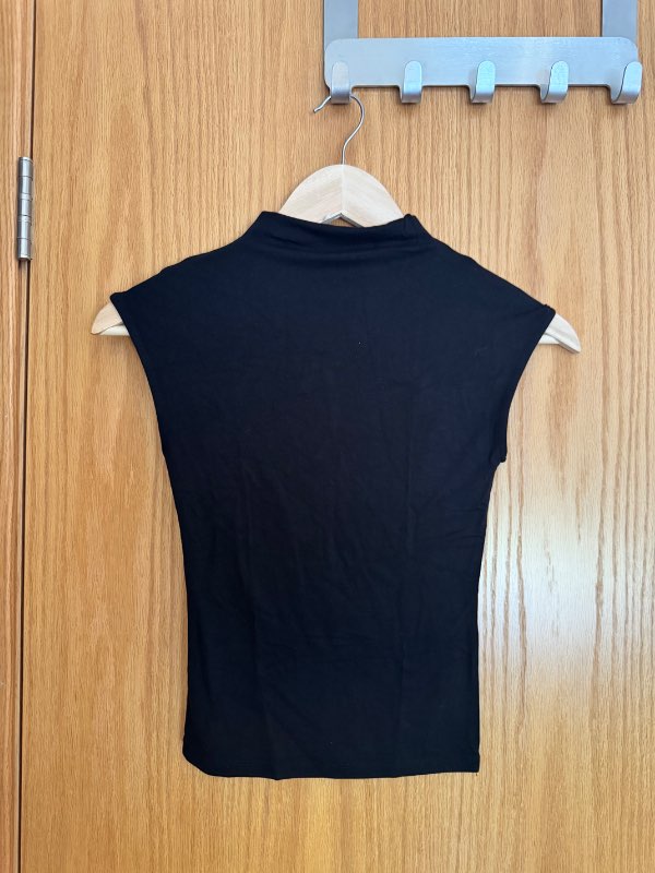 Svartur high neck bolur