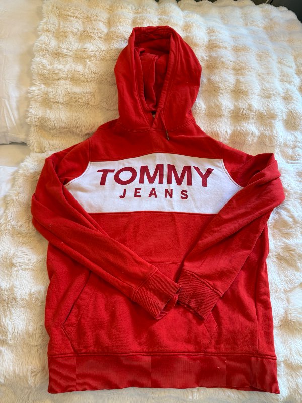Tommy rauð peysa