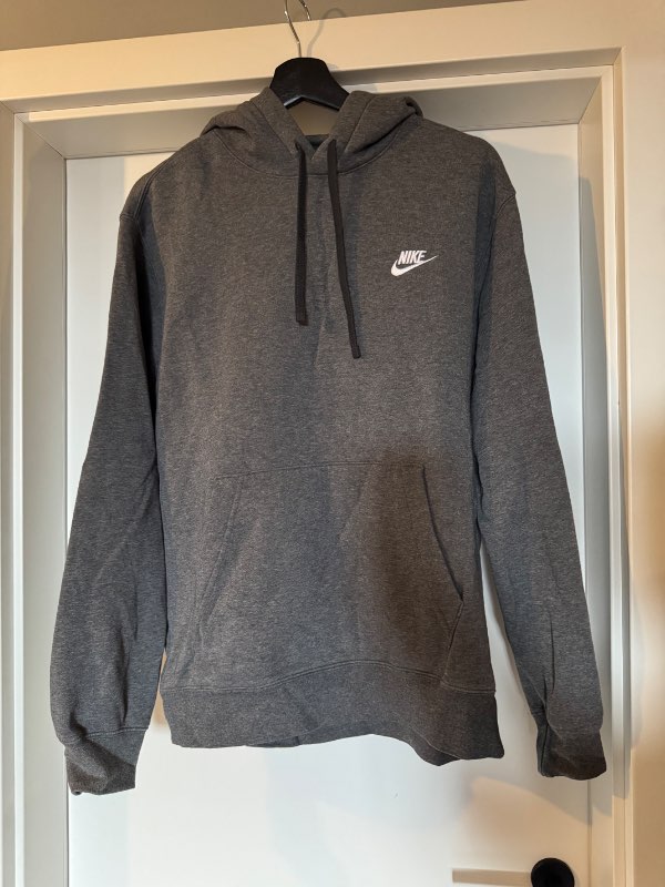 Nike hettupeysa grá