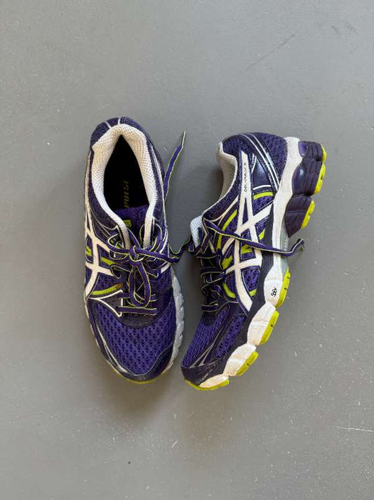 vintage asics strigaskór