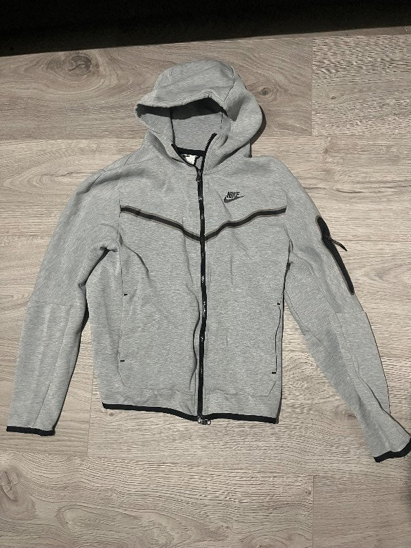 Grá Nike Tech Fleece Peysa