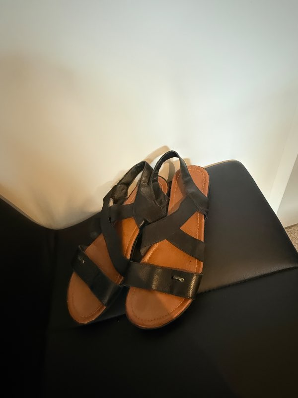 Sandalar