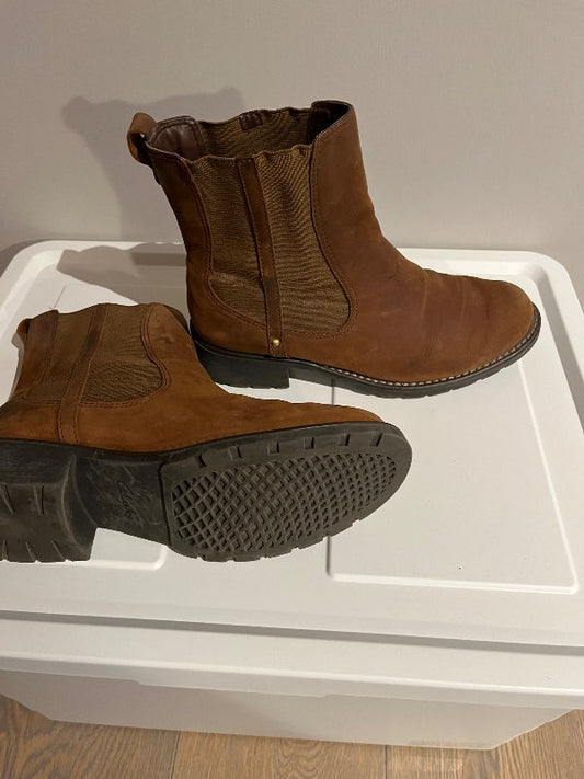 Clarks brúnir rúskinsskór