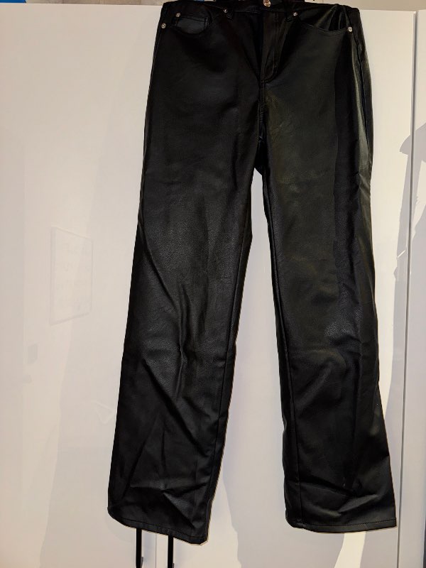 H&M svartar leður buxur