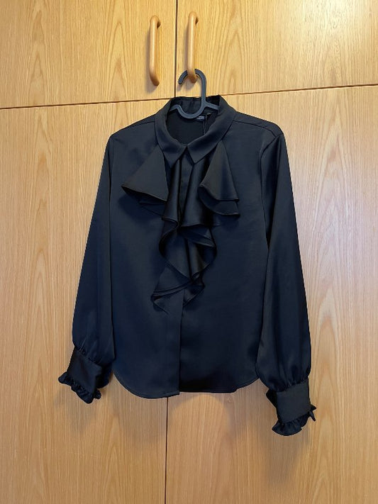 Zara svört skyrta m pífu