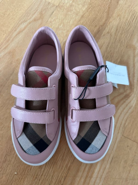 bleikir burberry barna skór