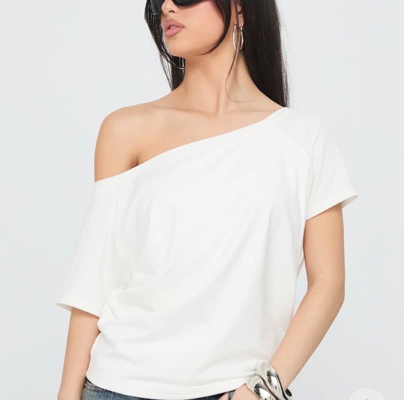Princesspolly off shoulder