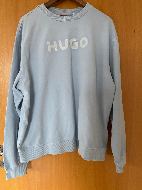 Peysa blá - Hugo