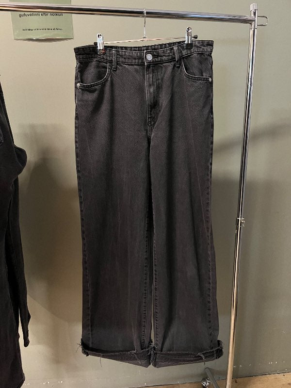 Gallabuxur dökkgráar