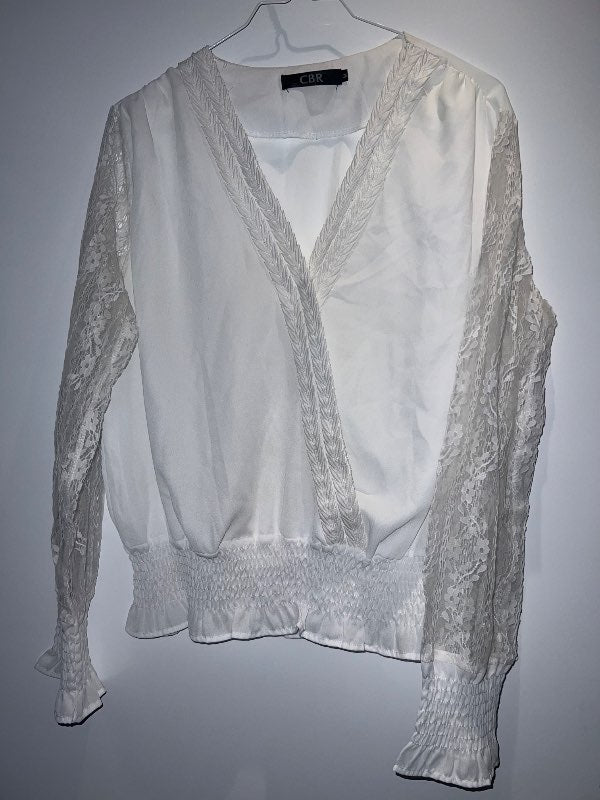 Hvít lace blússa