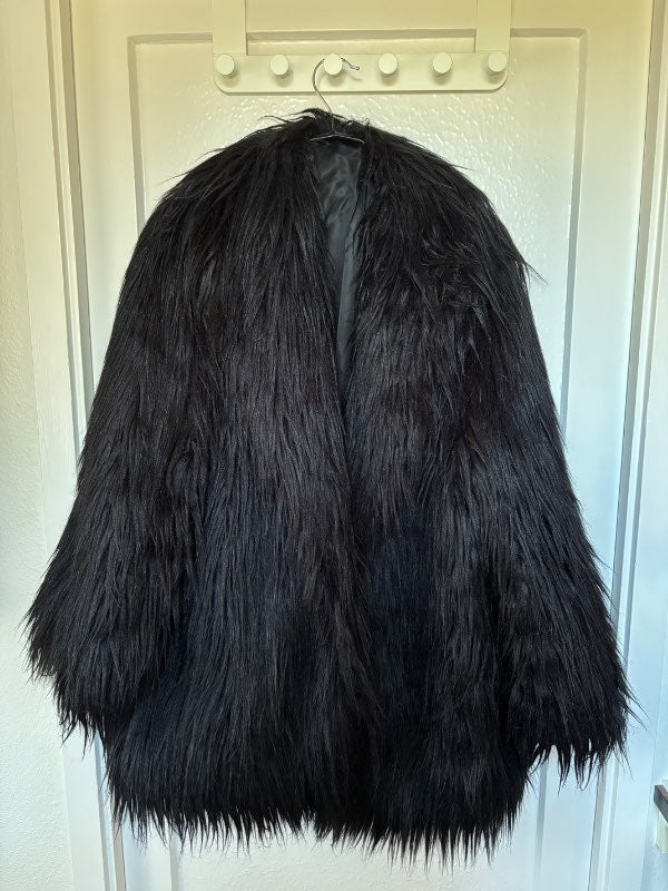 Loðjakki svartur faux fur