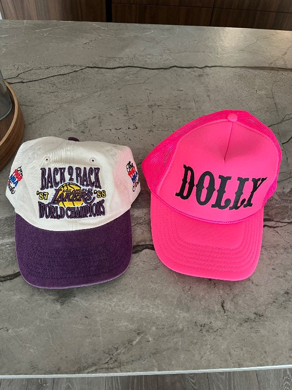 Lakers og Dolly derhúfur
