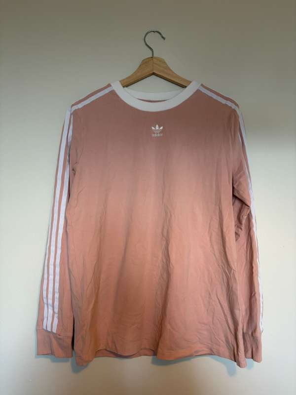 Fölbleik Adidas peysa