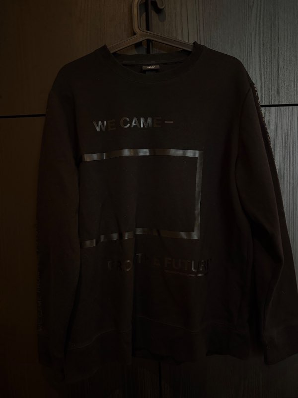 A H&M peysa