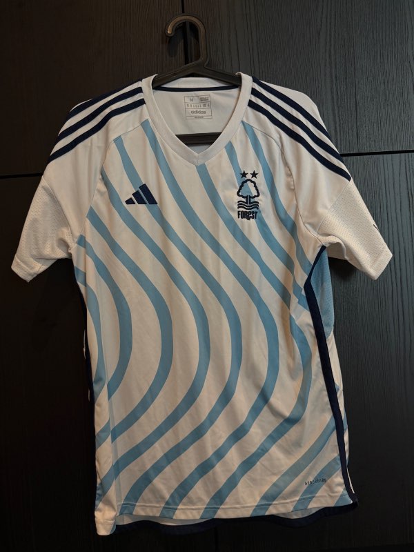 A Nottingham Forest Treyja