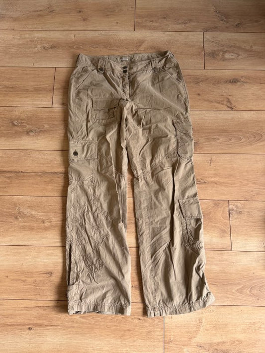 Brúnar cargo buxur
