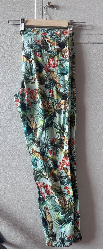 Litríkar sumarbuxur Zara þröngt snið