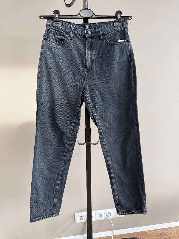 BDG Mom High-Rise Jeans dökkar