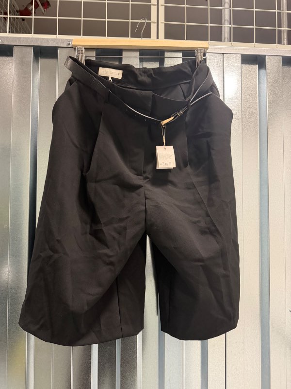 Svartar stuttbuxur - ZARA