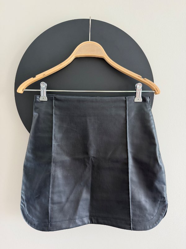 Zara svart mini pils S