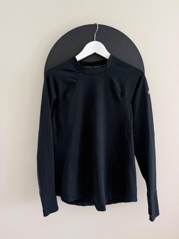Under armour svört íþróttapeysa L