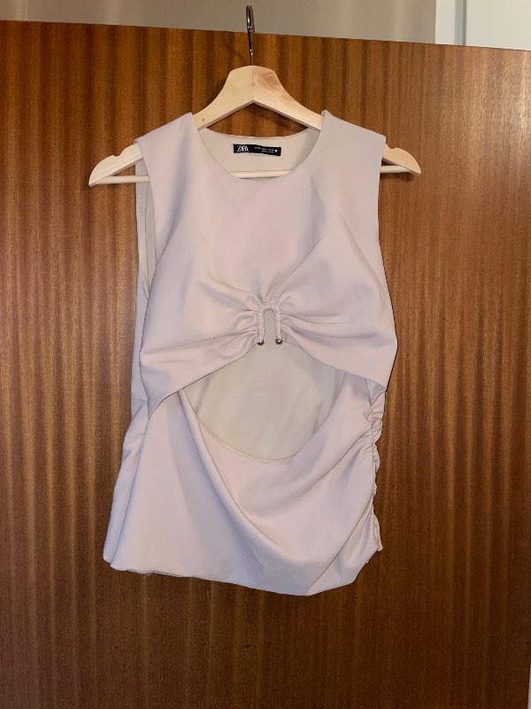 Beige bolur með cutout