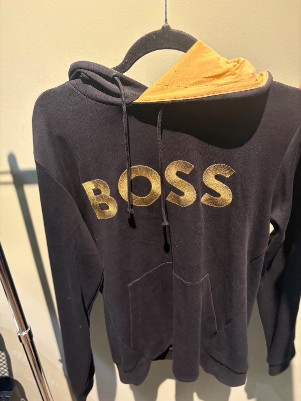 Boss peysa