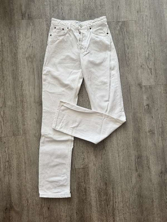 Zara straight hvítar gallabuxu