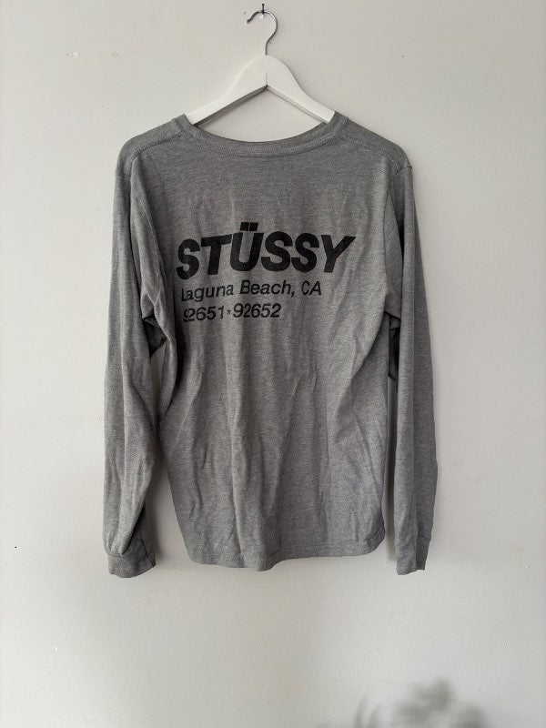 B - Stüssy grár síðerma bolur