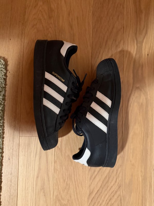 Adidas superstjörnur