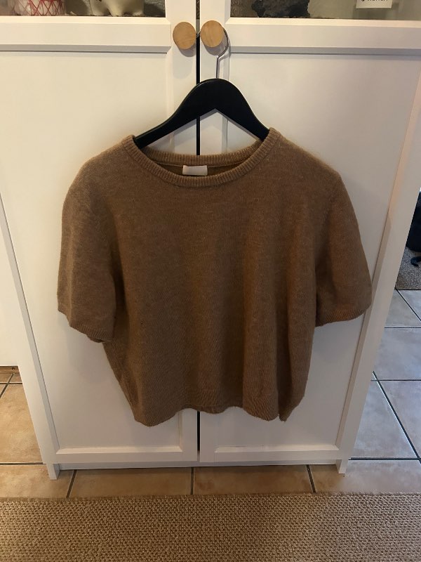 H&M beige short sleeves