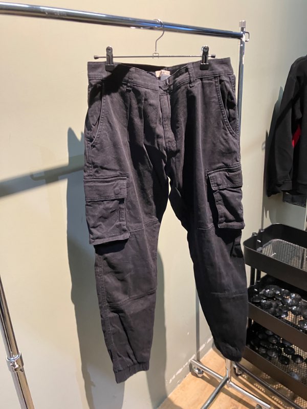 Svartar tapered buxur
