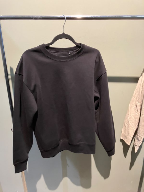 Svört Uniqlo peysa ónotuð
