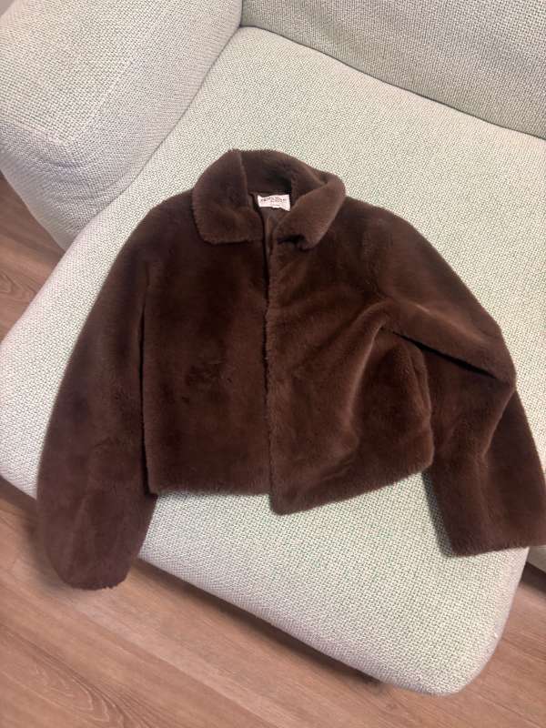 Brúnn pels faux fur