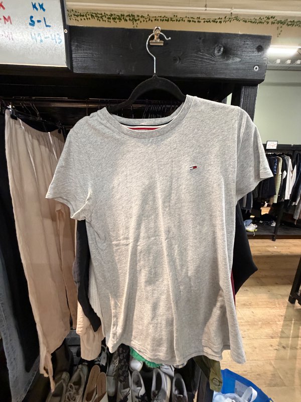 Stuttermabolur grár Tommy Jeans